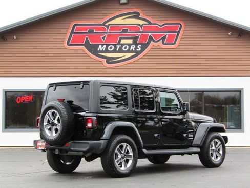 Used 2022 Jeep Wrangler Unlimited Sahara w/ Cold Weather Group image 5