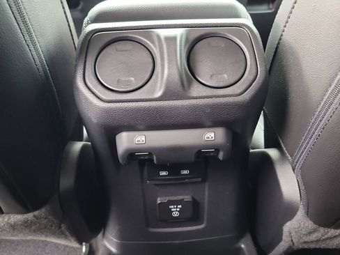 Used 2023 Jeep Wrangler Unlimited Sahara image 13