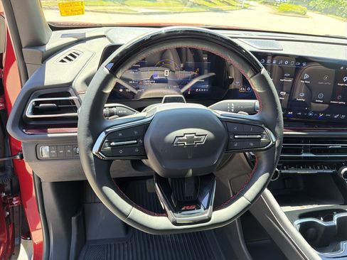 Used 2025 Chevrolet Traverse RS w/ LPO, Floor Liner Package AWD/4WD image 27