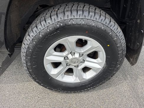 Used 2020 Toyota 4Runner SR5 AWD/4WD image 11