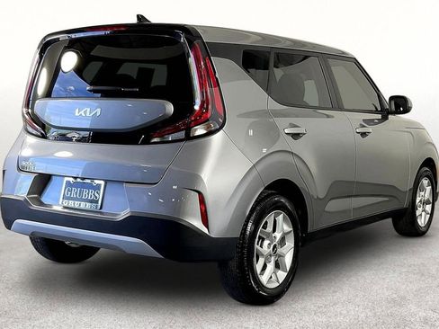 Used 2025 Kia Soul LX FWD image 2