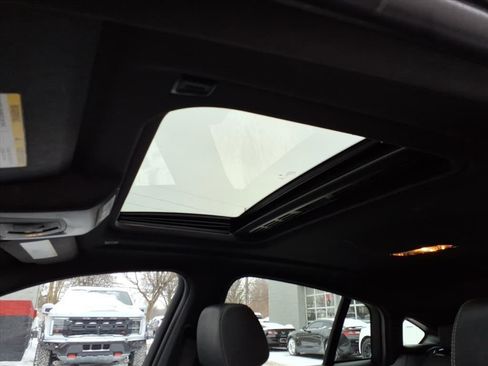 Used 2018 BMW X4 M40i image 11