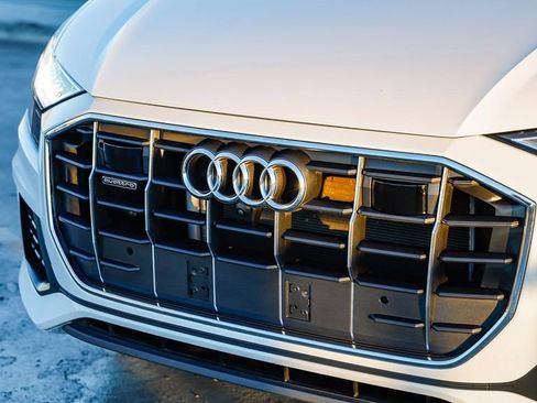 Used 2023 Audi Q8 Prestige w/ Prestige Package image 6