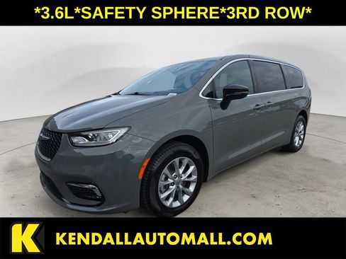 Used 2025 Chrysler Pacifica Select AWD/4WD image 1