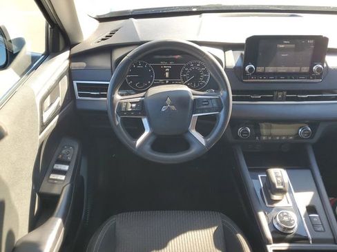 Used 2023 Mitsubishi Outlander ES image 15