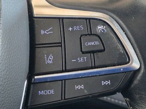 Used 2020 Toyota Highlander XLE AWD/4WD image 10