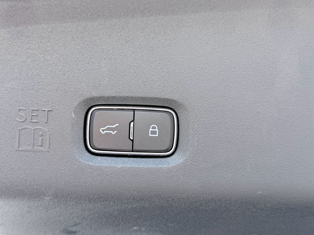 Used 2025 Ford Expedition Active AWD/4WD image 11