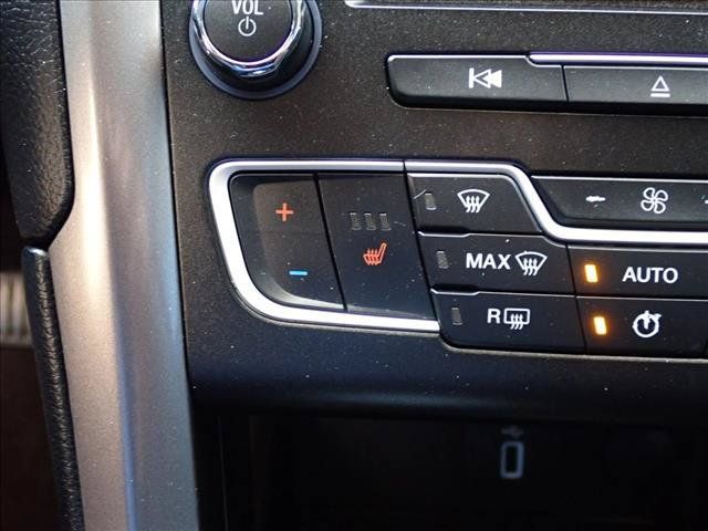 Used 2017 Ford Fusion SE w/ Equipment Group 201A FWD image 18