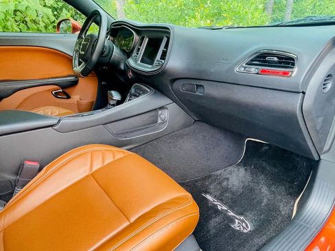 Used 2022 Dodge Challenger SRT Hellcat w/ Plus Package RWD image 31