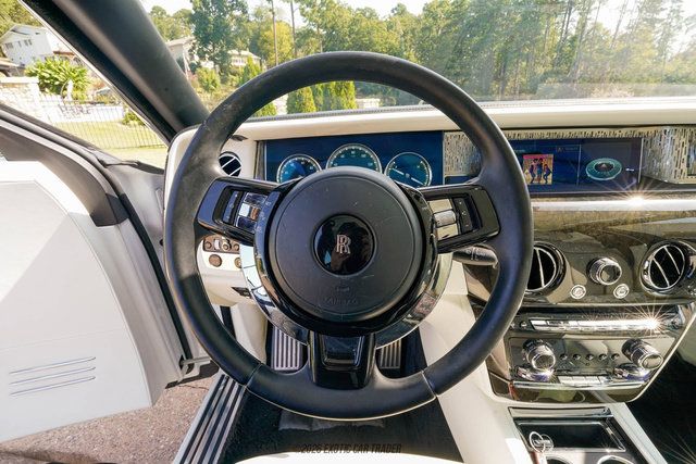 Used 2020 Rolls-Royce Phantom Sedan RWD image 23