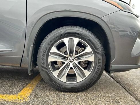 Used 2022 Toyota Highlander XLE image 15
