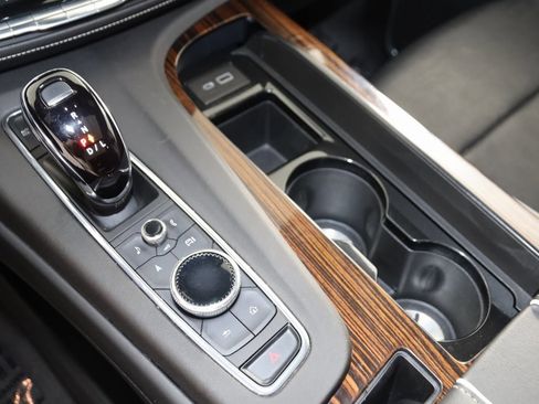 Used 2022 Cadillac Escalade ESV Premium Luxury image 35