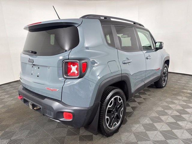 Used 2016 Jeep Renegade Trailhawk w/ Premium Trailhawk Package AWD/4WD image 3
