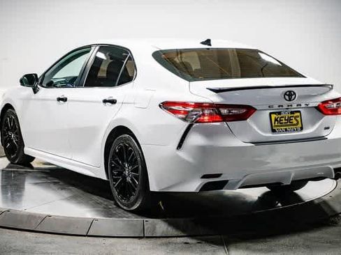 Certified 2019 Toyota Camry SE image 3