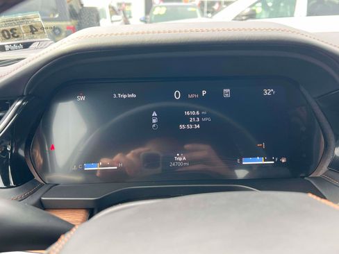 Used 2023 Jeep Grand Cherokee Summit w/ Luxury Tech Group V image 18