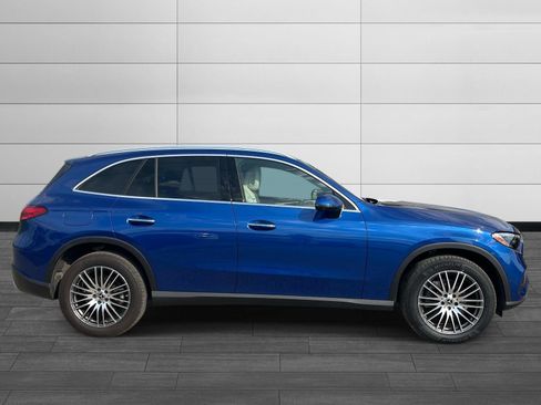 Certified 2025 Mercedes-Benz GLC 300 image 2