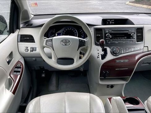Used 2011 Toyota Sienna XLE FWD image 5
