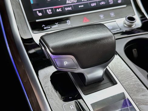 Used 2019 Audi Q8 Prestige AWD/4WD image 21