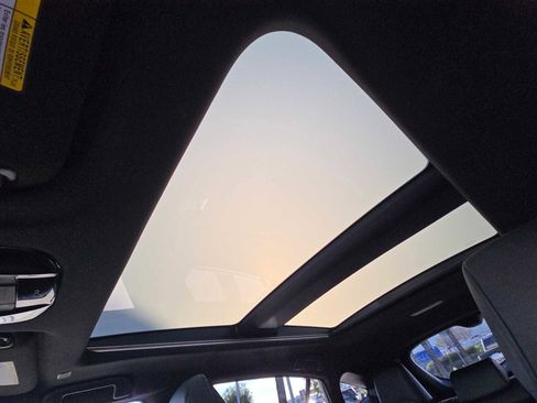 Certified 2023 Toyota Venza Limited image 34