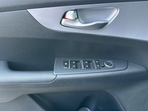 Used 2024 Kia Forte LXS w/ LXS Technology Package FWD image 8