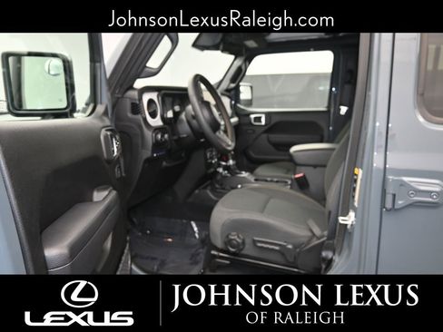 Used 2024 Jeep Wrangler Unlimited w/ Convenience Group image 10