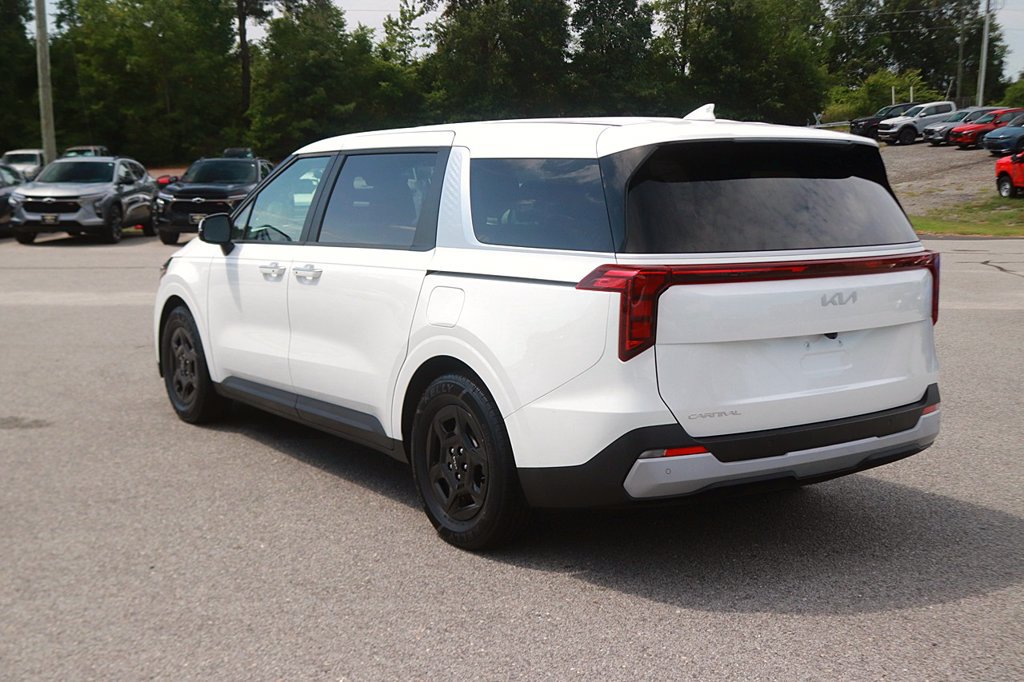 Used 2025 Kia Carnival FWD image 5