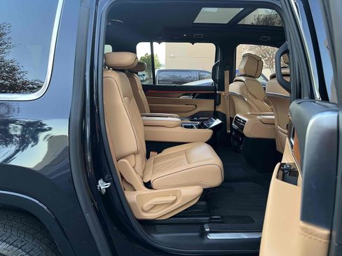 Used 2023 Jeep Grand Wagoneer L Series III image 58