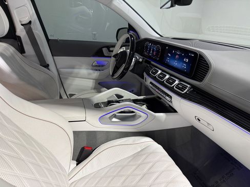 Used 2024 Mercedes-Benz Maybach GLS 600 4MATIC image 36