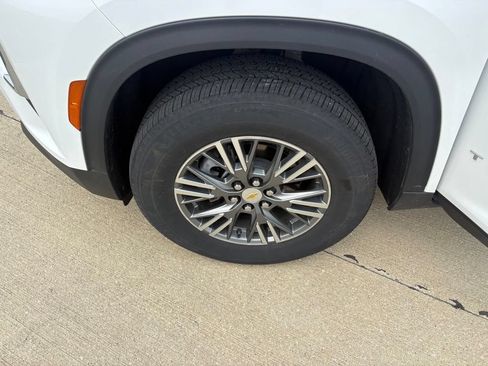 Used 2024 Chevrolet Traverse LT w/ LPO, Floor Liner Package FWD image 34