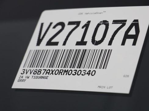 Certified 2024 Volkswagen Tiguan SE R-Line AWD/4WD image 24