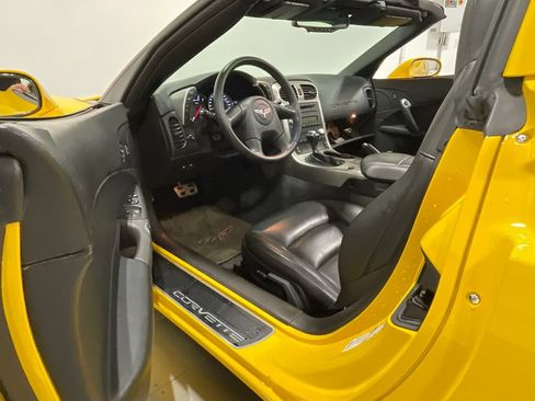 Used 2005 Chevrolet Corvette Coupe w/ Preferred Equipment Group RWD image 61
