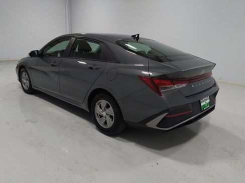 Used 2025 Hyundai Elantra SE FWD image 5