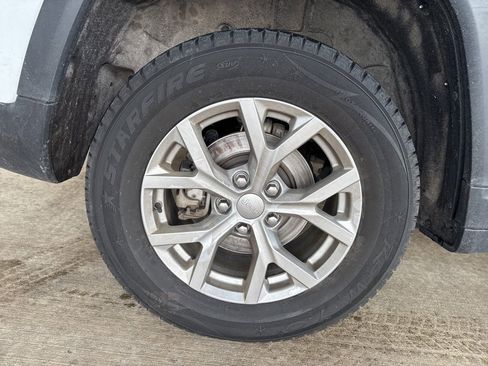 Used 2023 Jeep Grand Cherokee Limited image 31