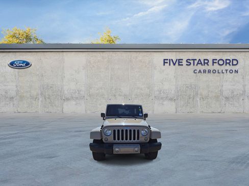 Used 2016 Jeep Wrangler Unlimited Sahara w/ Max Tow Package image 3