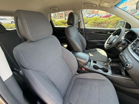 Used 2016 Kia Sorento LX image 40