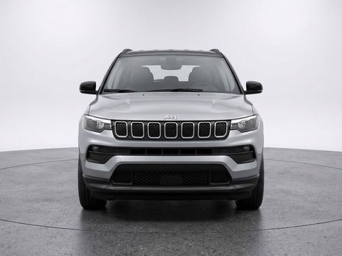 Used 2025 Jeep Compass Limited AWD/4WD image 2