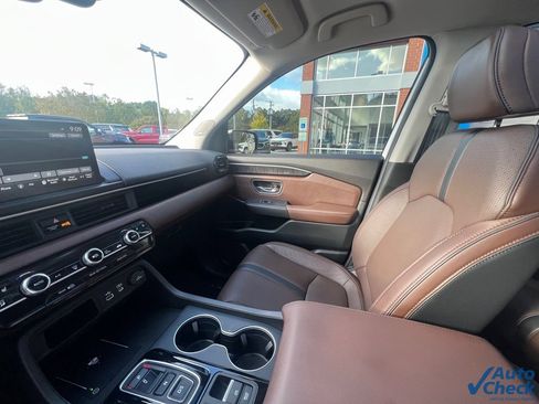 Used 2025 Honda Pilot Elite image 17