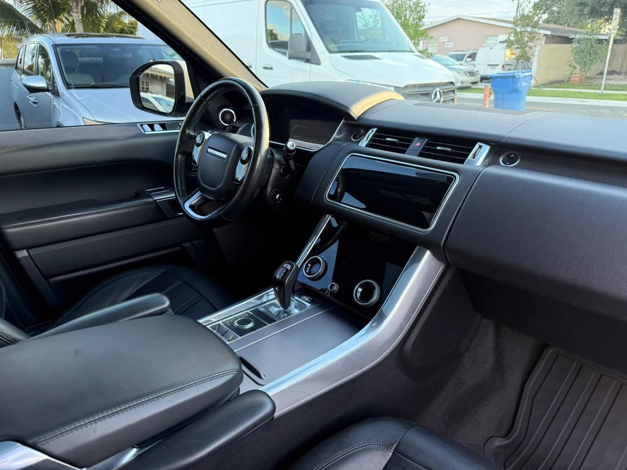 Used 2018 Land Rover Range Rover Sport HSE AWD/4WD image 25