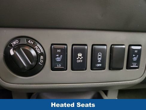 Used 2015 Nissan Frontier SL w/ Moonroof Package AWD/4WD image 17