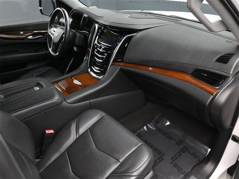 Used 2020 Cadillac Escalade ESV 2WD image 11
