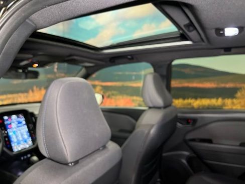 Used 2025 Subaru Forester Premium AWD/4WD image 49