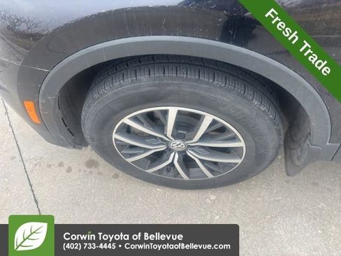 Used 2019 Volkswagen Tiguan SE w/ Panoramic Sunroof Package image 11