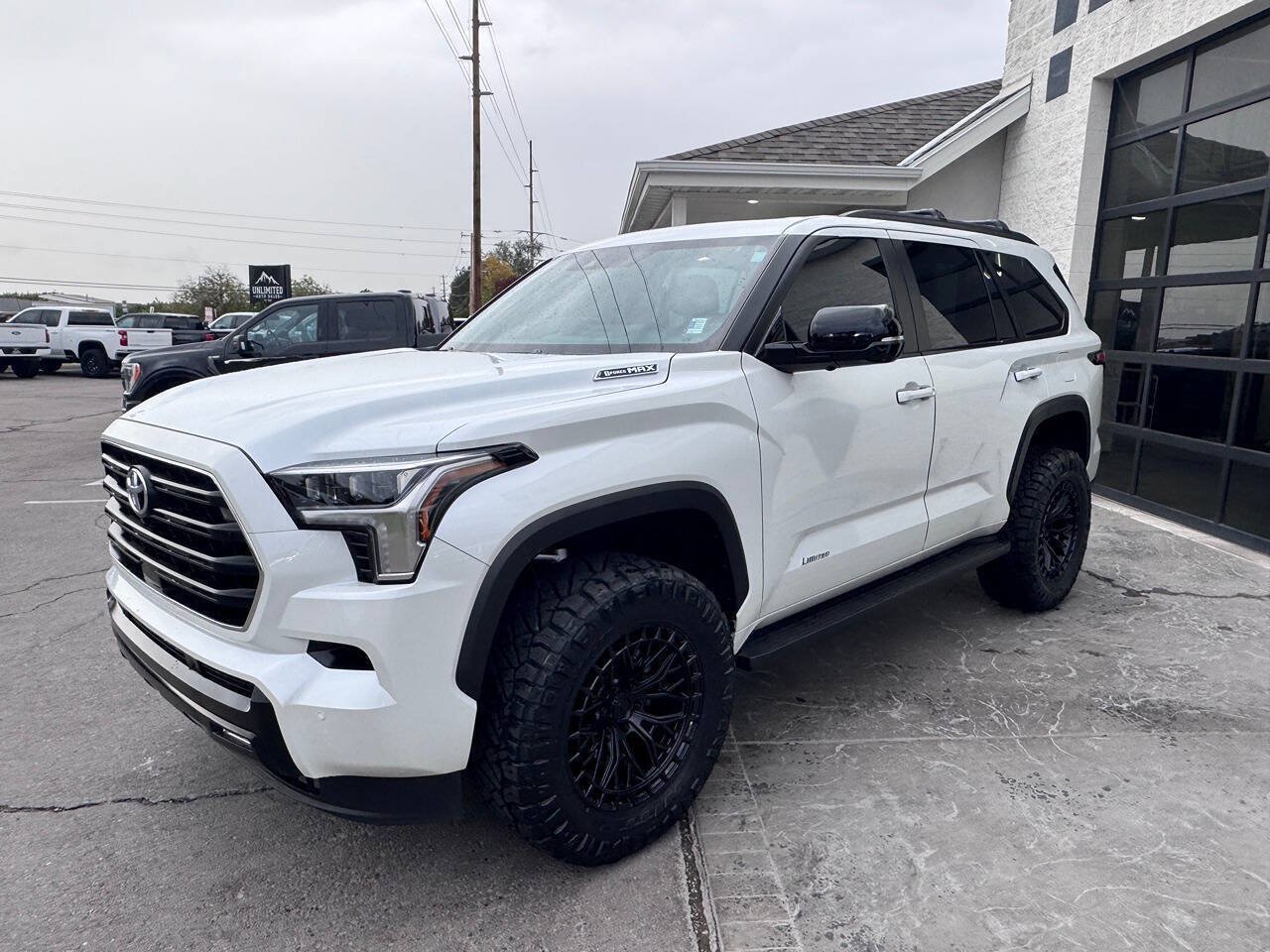 Used 2025 Toyota Sequoia Limited w/ Tow Technology Package AWD/4WD image 9