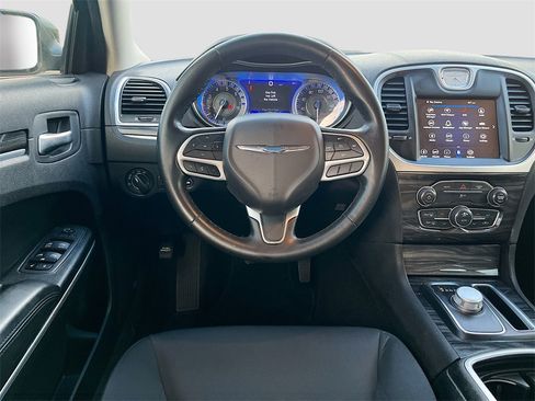 Used 2022 Chrysler 300 Touring w/ Sport Appearance Package image 20