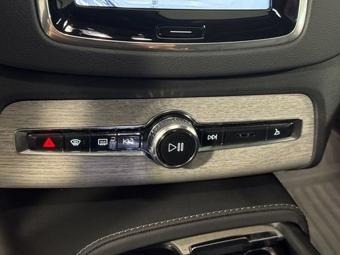 Certified 2025 Volvo XC90 T8 Ultra w/ Protection Package Premier AWD/4WD image 17