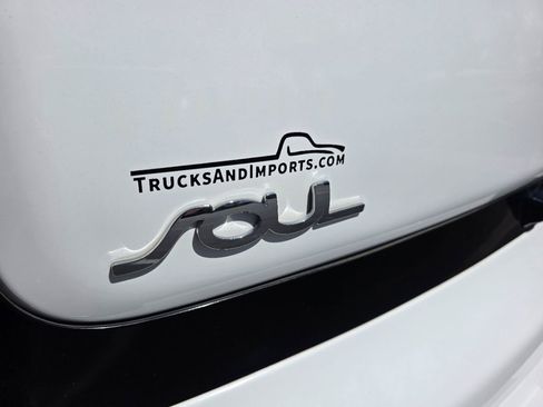 Used 2018 Kia Soul + FWD image 5