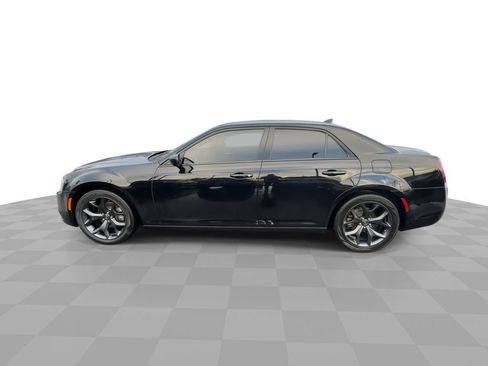 Used 2023 Chrysler 300 Touring w/ Sport Appearance Package image 5