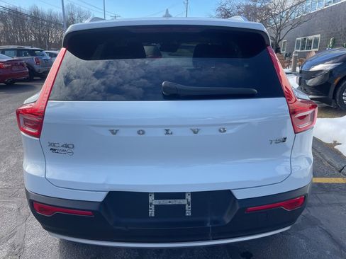 Used 2020 Volvo XC40 T5 Momentum image 4
