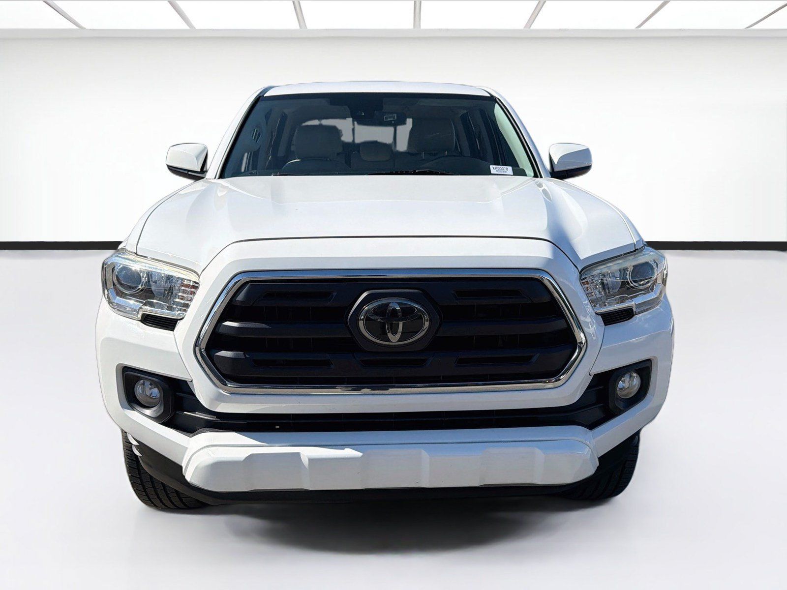 Used 2018 Toyota Tacoma SR5 RWD image 2
