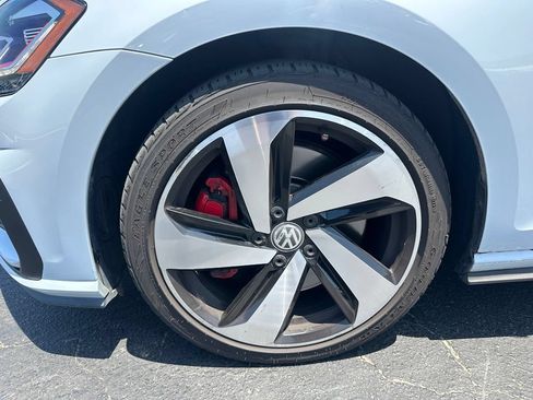 Used 2019 Volkswagen GTI SE FWD image 6
